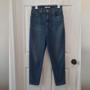 Levi's High Wasted Mom Jean Size 8/29